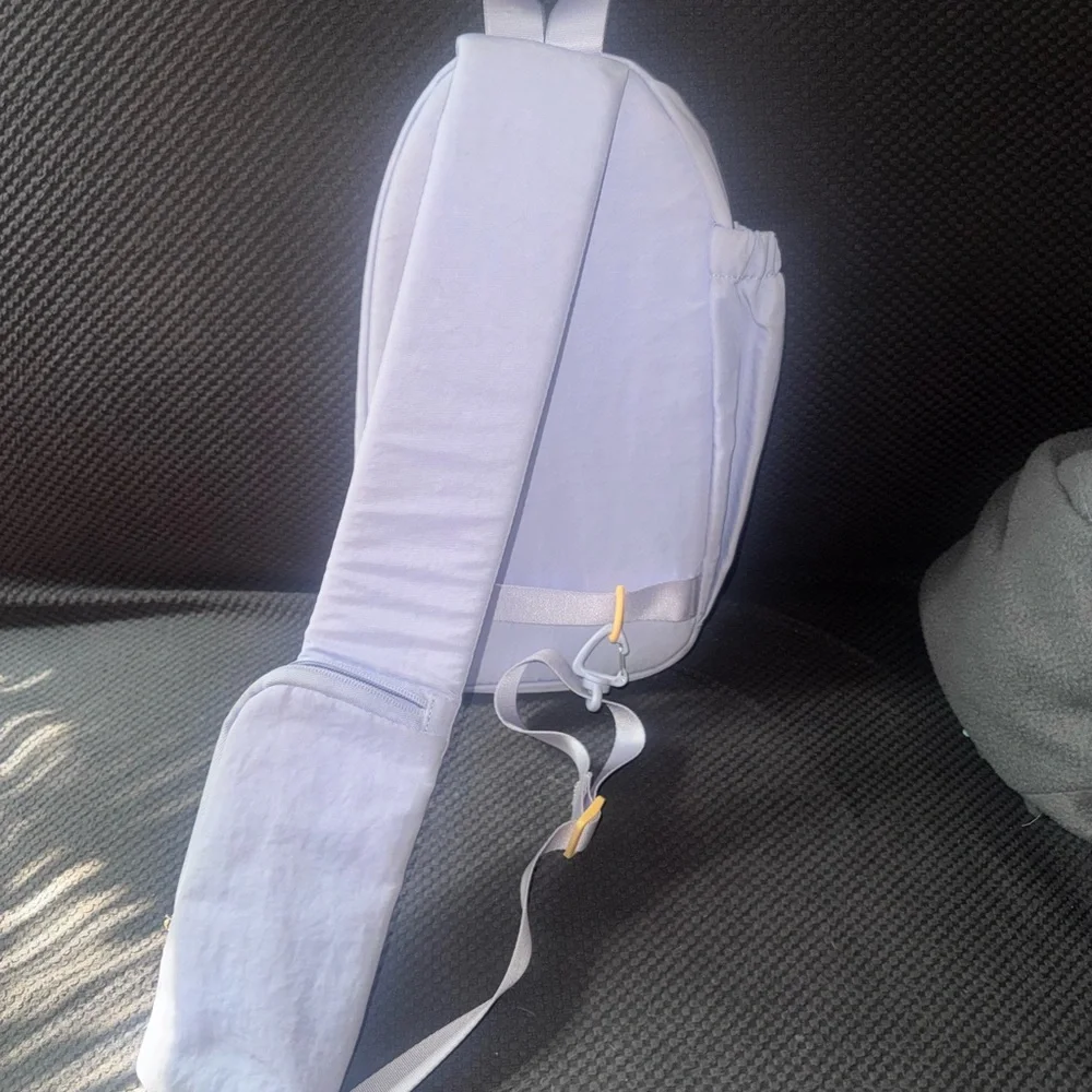 Nike Men’s Light Lavender Sling Bag
